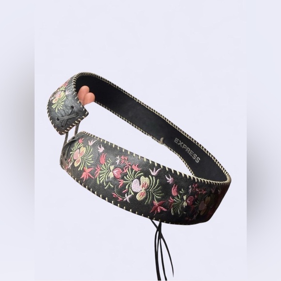 Express Floral Embroidered Black Belt - Picture 6 of 7